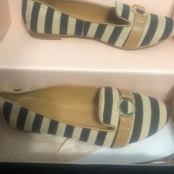 Shoes - Picture 5 of 7